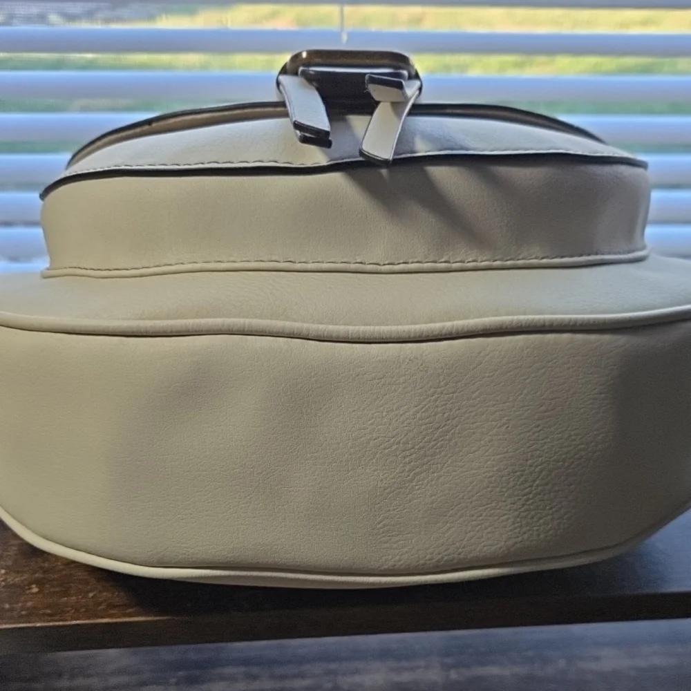 A.N.A. A New Approach Cream Crossbody Shoulder Bag Adjustable Strap NWT‎
